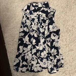 ✨3/$10✨Floral Sleeveless Top - Navy and White